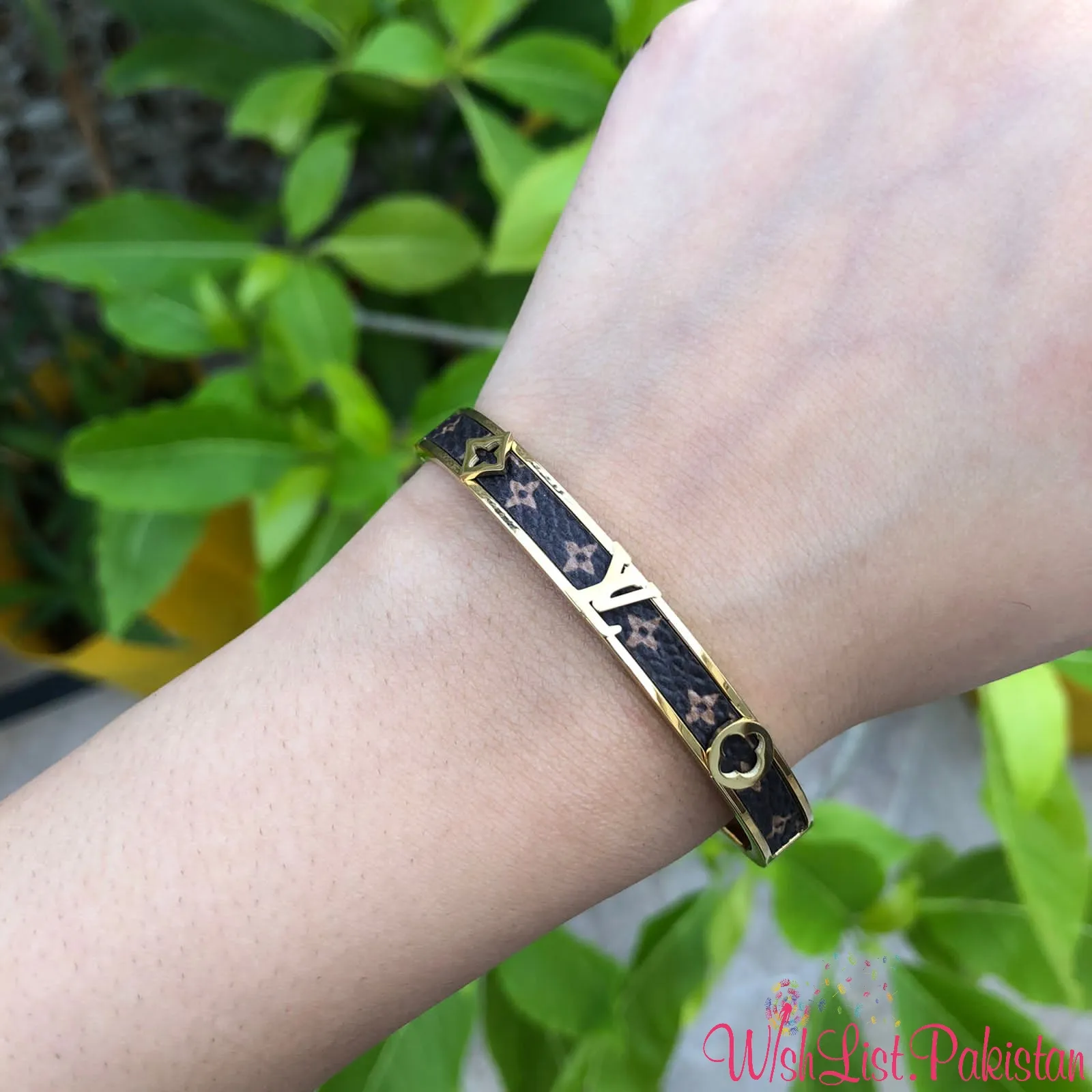 Best Price LV Charms Bangle