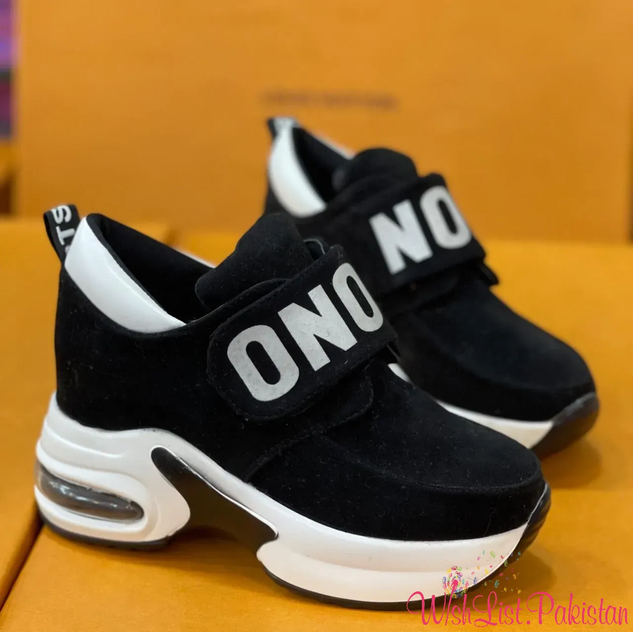 Onon Black Highshoes